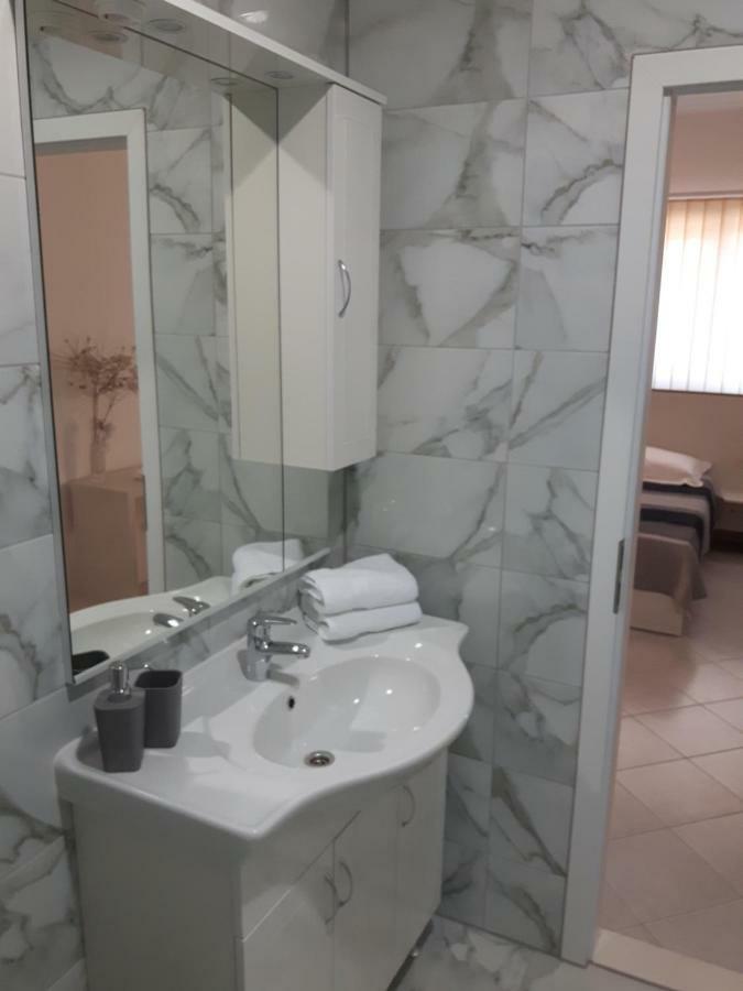 Apartments Nika Trogir Exterior foto